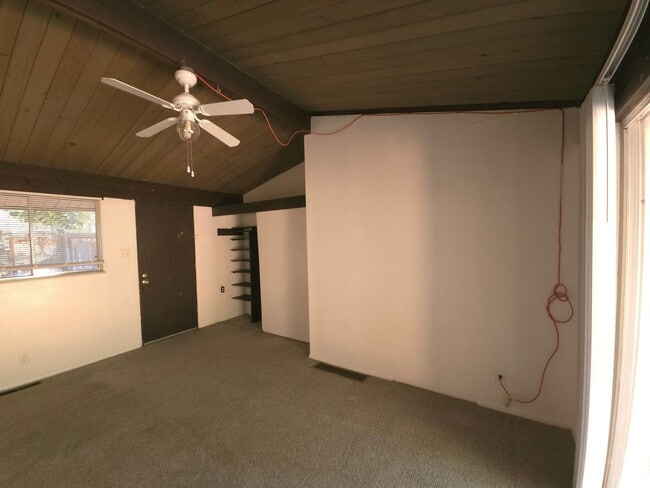 Photo - 3 Bedroom Apartment on West Side Of The Hill Unit C