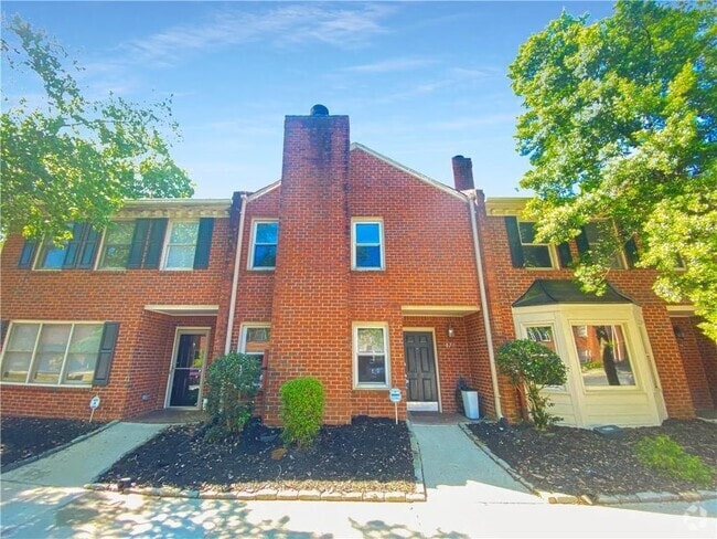 Building Photo - 877 Lenox Oaks Cir NE Rental
