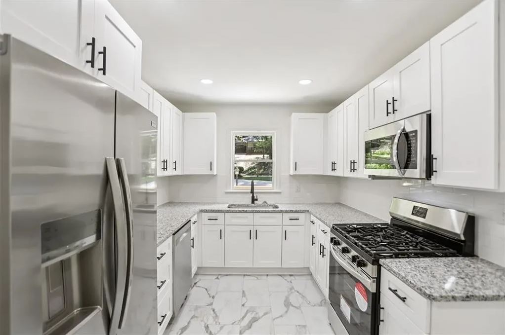 Photo - 1367 Pollard Dr SW