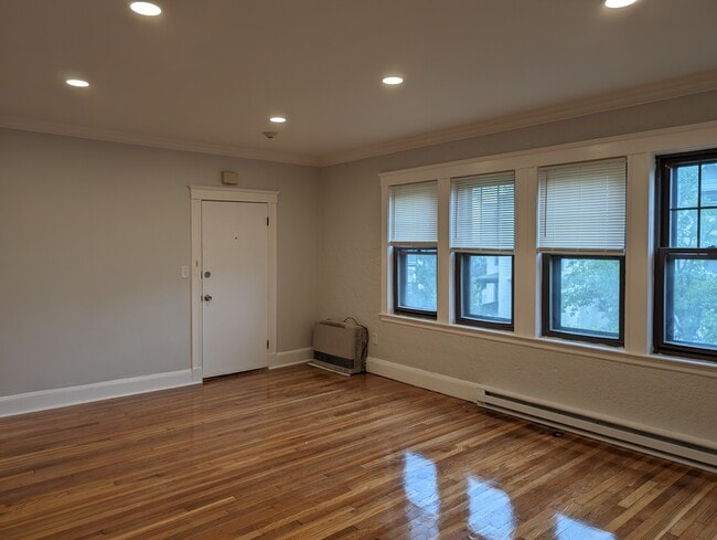 Photo - 740 Winthrop Ave Unit 9