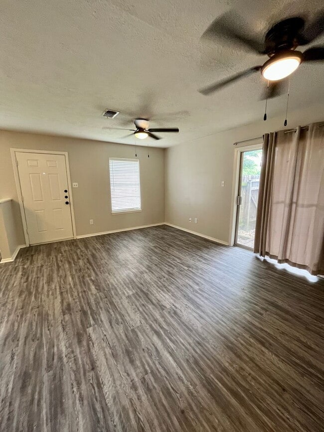 Photo - Cozy 2 bedroom 1 bath duplex with Large fenced yard