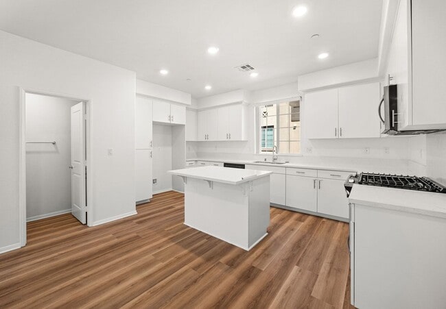 7347 Solstice Pl