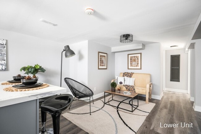 Photo - Stylish 2 Bedroom Apartment – All Utilities & Parking Included – $1,999/month Unité 2