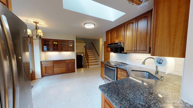 Photo - 2235 Prairie St