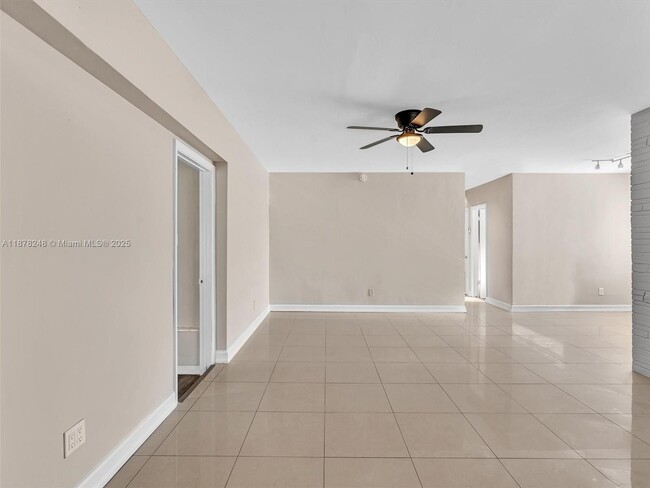 Photo - 365 NE 171st Terrace