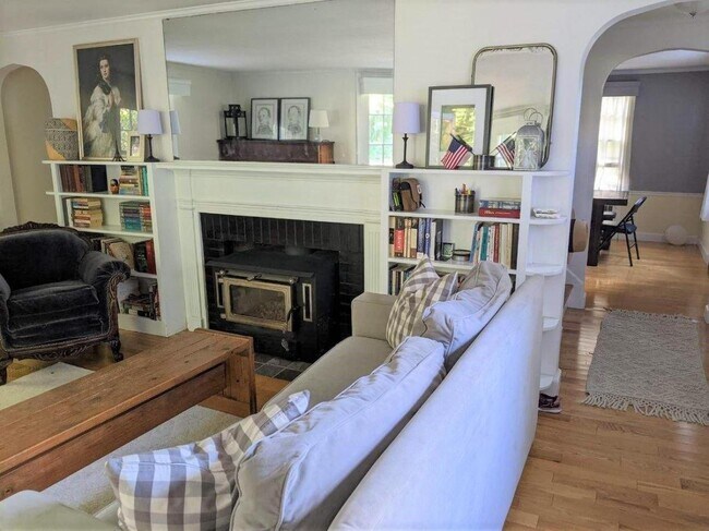 Photo - Charming 4-Bed, 1.5 Baths in Holden, MA