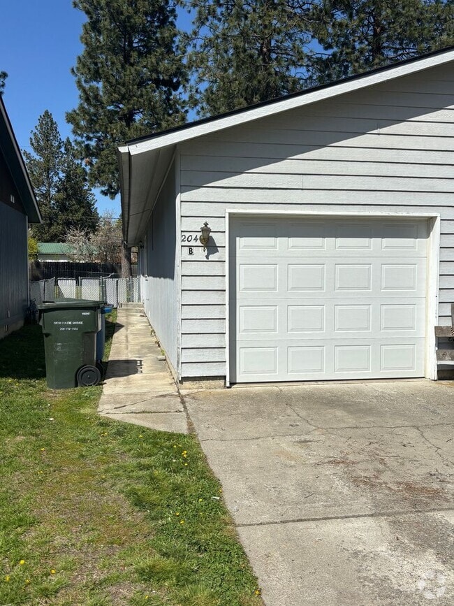 Building Photo - 204 W 19th Ave Unit #B Rental