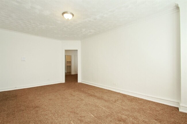 Photo - 7956 S Burnham Ave Chicago, IL 60617