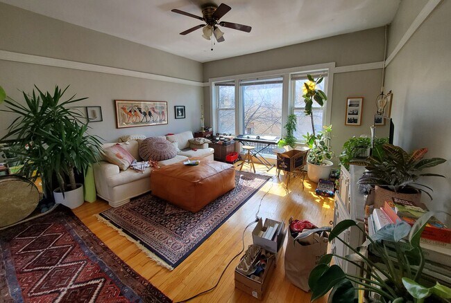 Photo - 2068 W Hutchinson St Unit 2