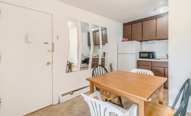 Photo - 1327 Wilmot St