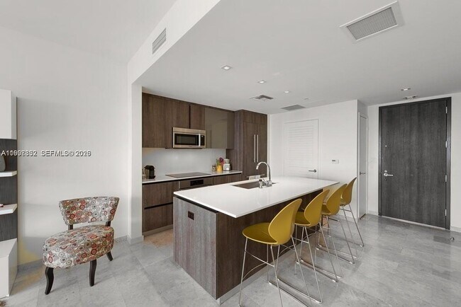 Photo - 68 SE 6th St Unidad 3006