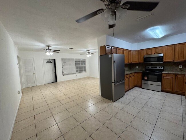 Photo - 198 SW 15th St