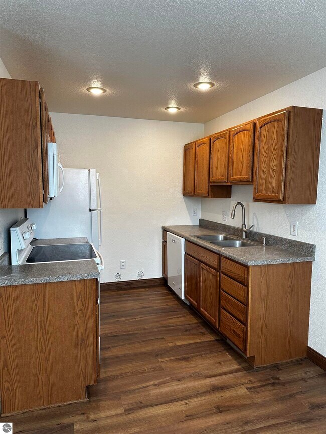 Photo - 1501 E Bellows St