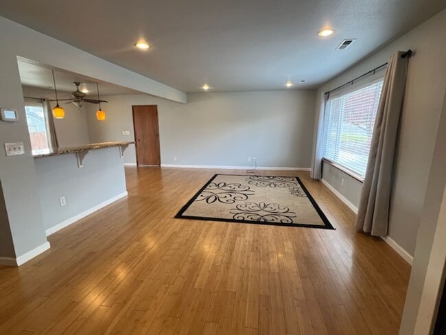 Photo - SPACIOUS 4 bed/2 bath home in desired location with double garage, fenced back yard!