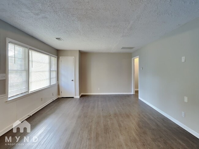 Photo - 279 Howell Terrace SW