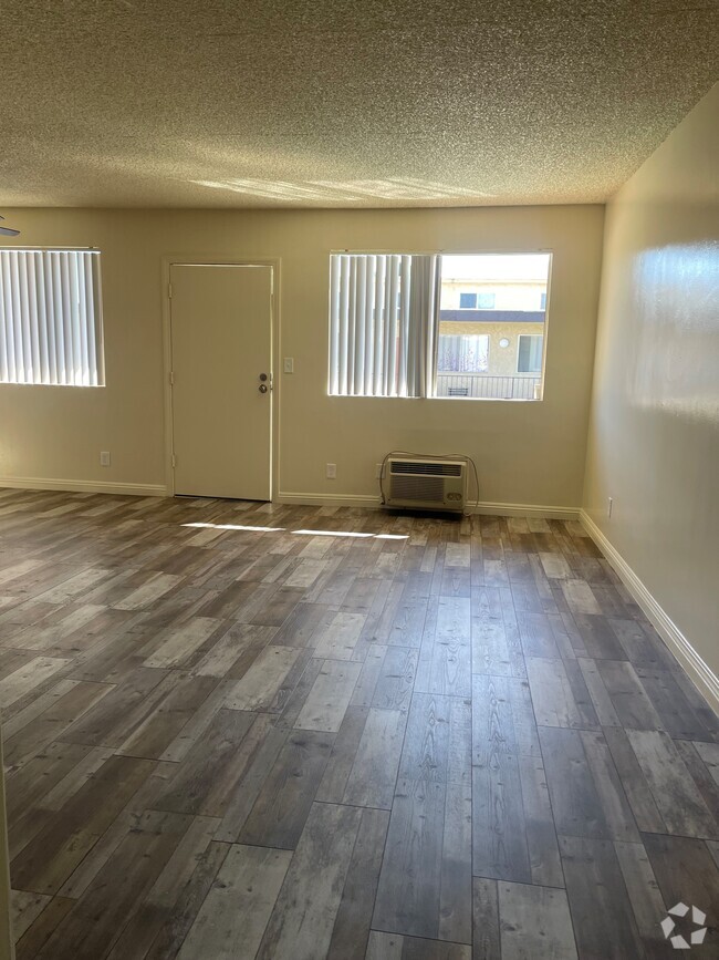 Building Photo - Saticoy Apartments