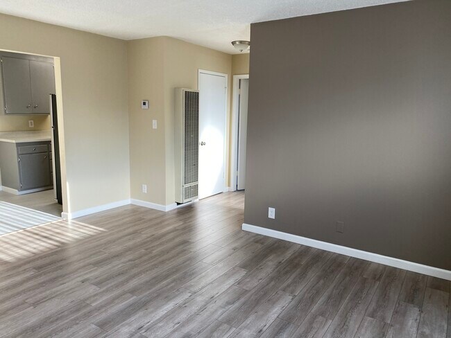 Photo - 5555 Bancroft Ave Unidad B