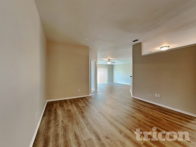 Photo - 1107 Longhorn Ln