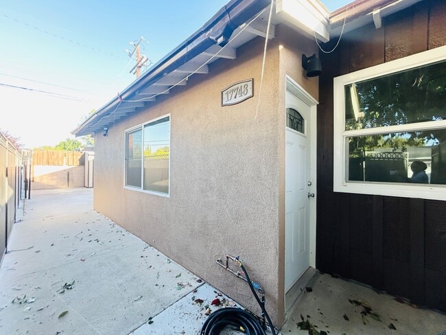 Building Photo - 7358 Balcom Ave Unit 17748 Valerio St