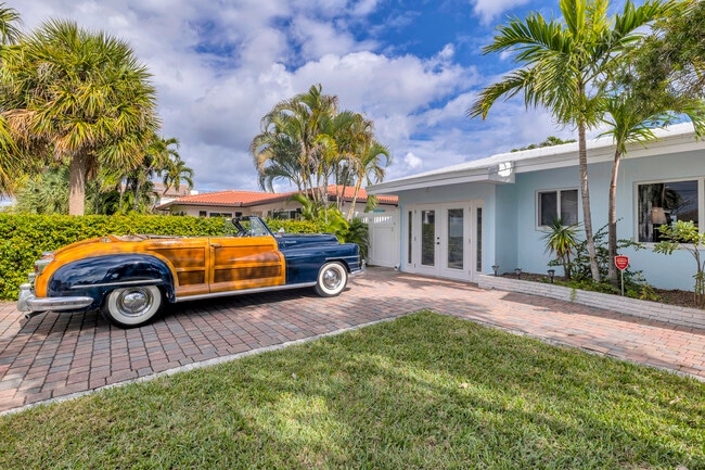 Photo - 348 SE 18th Ave