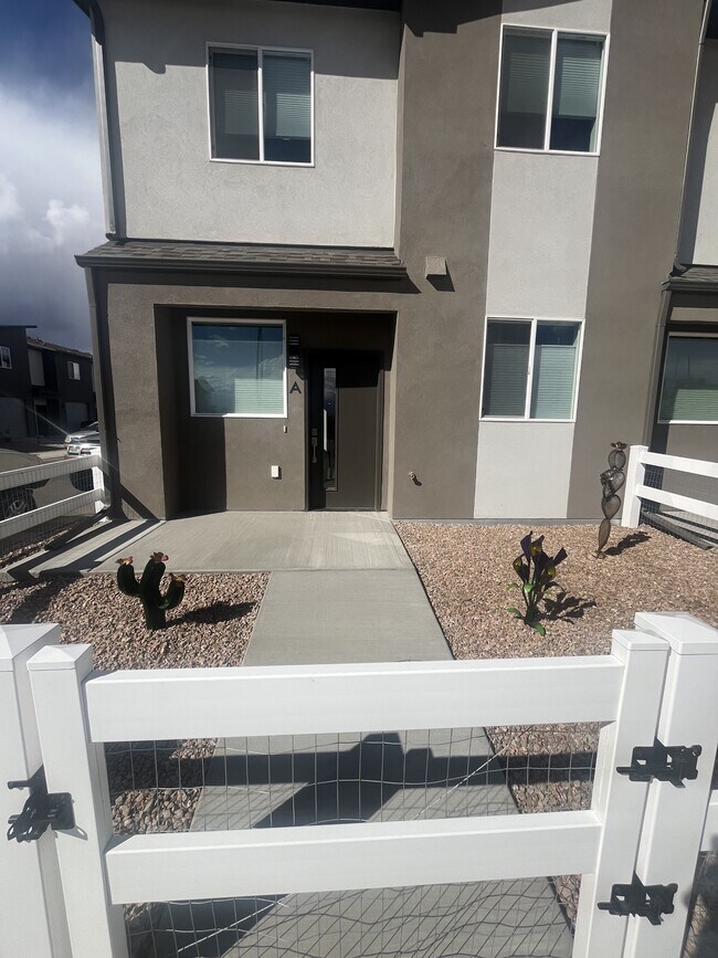 Photo - 2778 Caspian Wy