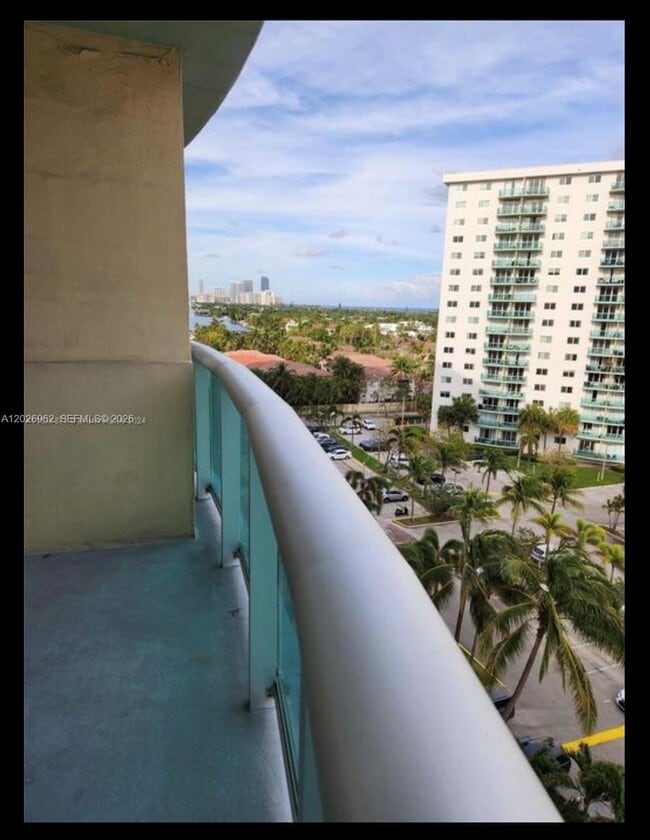 Building Photo - 19390 Collins Ave Unit 904