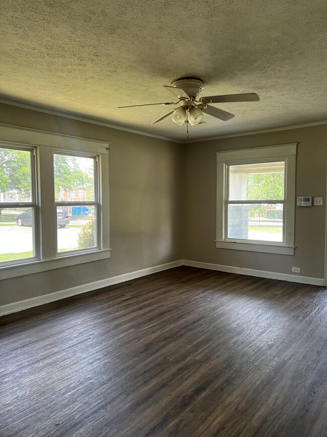 Photo - 813 N 48th St