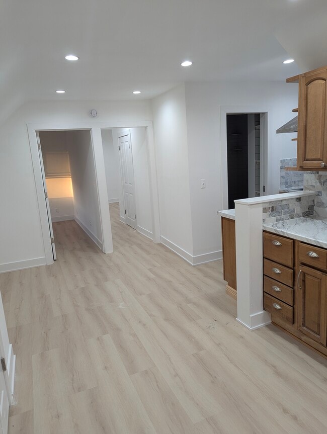 Building Photo - 90 W 16th St Unit 3 rd Floor Rental