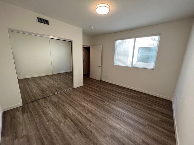 Photo - 5327 Hermitage Ave