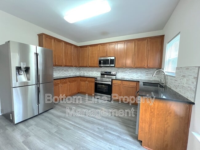 Photo - 702 Perth Dr