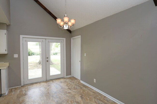 3905 Danube Cir