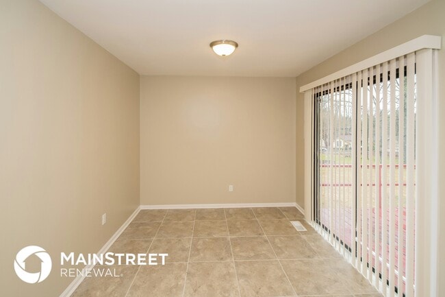 Photo - 102 Moonglow Dr