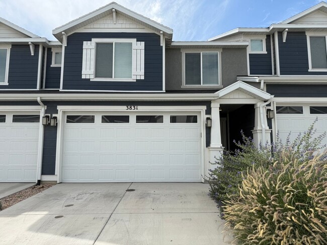 Building Photo - Beautifully Updated 4-Bedroom Townhome in ...