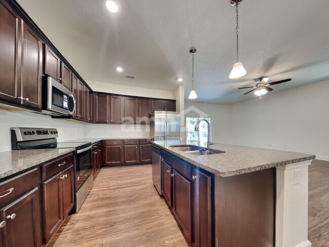 Photo - 437 Sandstone Dr