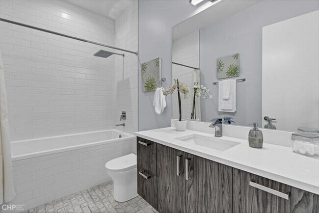 Photo - 2217 W Madison St Unit 401