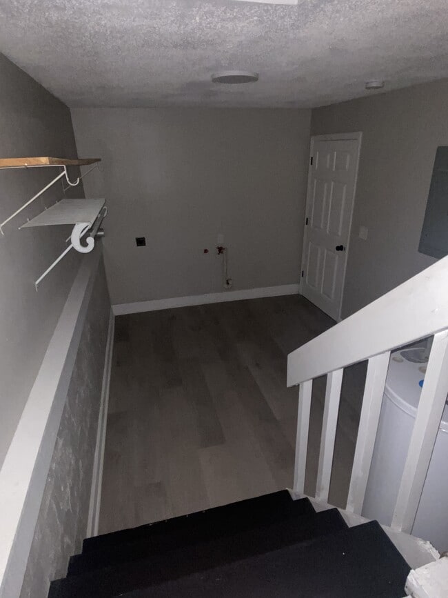 Photo - 145 Viking Dr