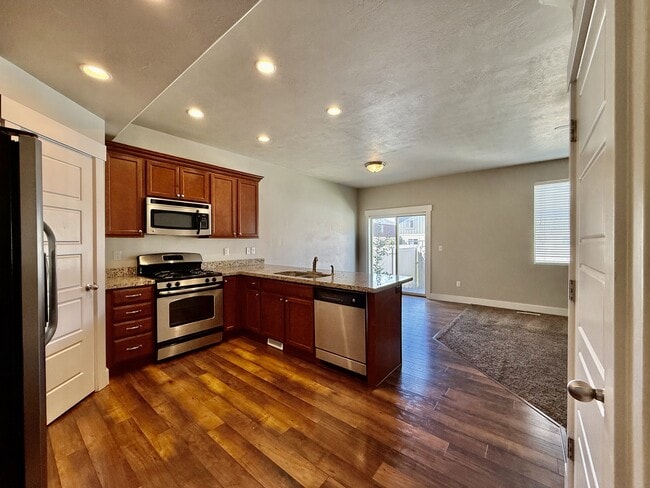 6928 Village River Ln
