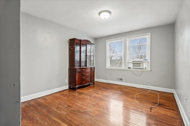 Photo - 3914 Erdman Ave