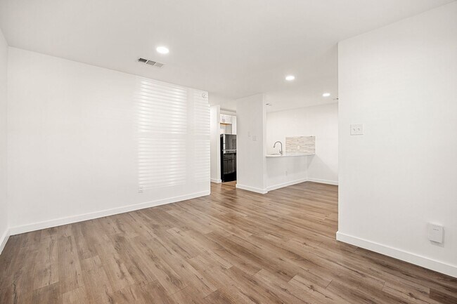 Photo - Updated North Austin Condo with Modern Finishes & Community Amenities