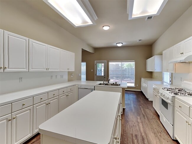 Photo - 13143 Mills River St