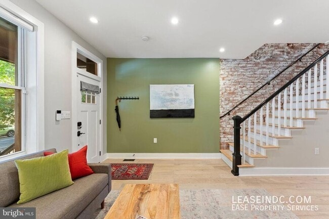 Photo - 121 15th St SE