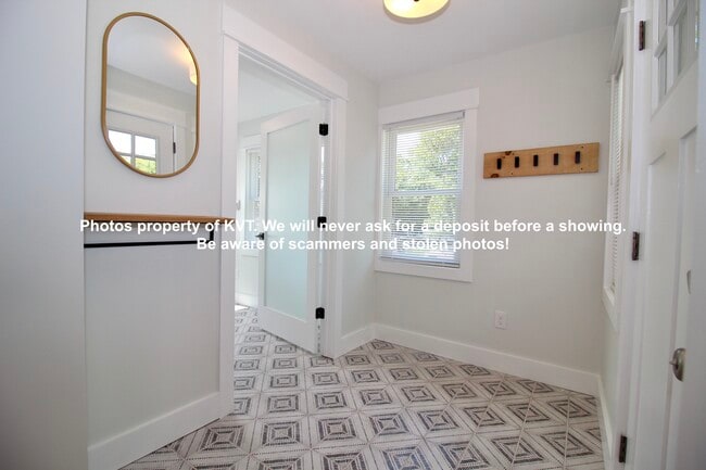 Entry - 5316 Whetsel Ave