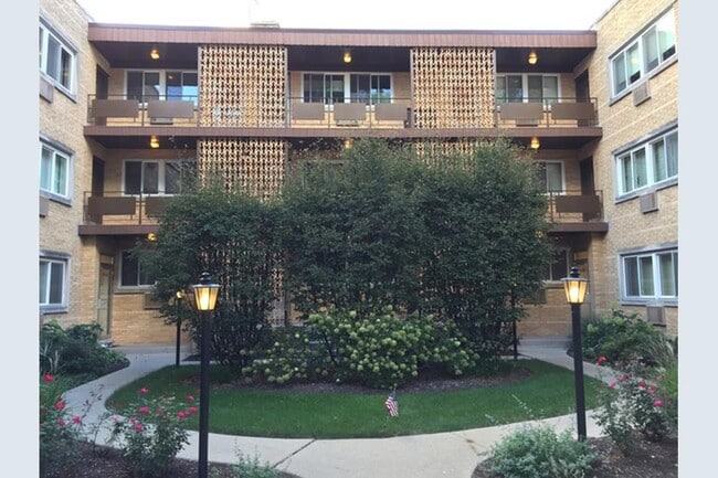 Top floor, courtyard - 1929 Harrison St Condo Unit 3F