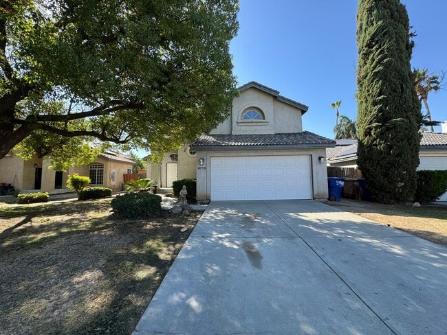 Photo - Spacious NW Bakersfield Home!