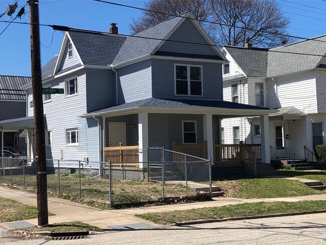Exterior - 2124 Cherry St Unit 1