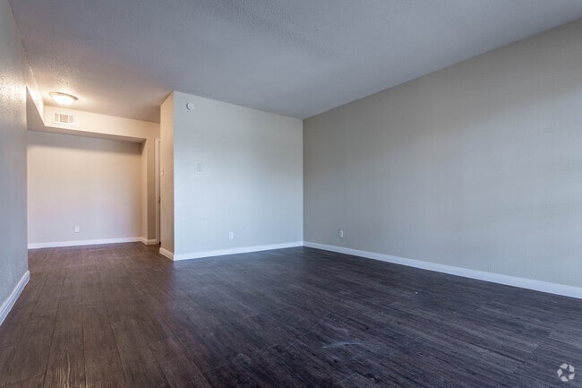 1 BR, 1 BA - 650 SF