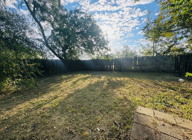 Photo - 1835 Willow St