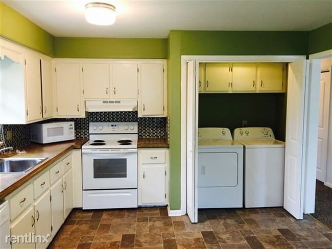 Photo - 1405 Arbutus Dr