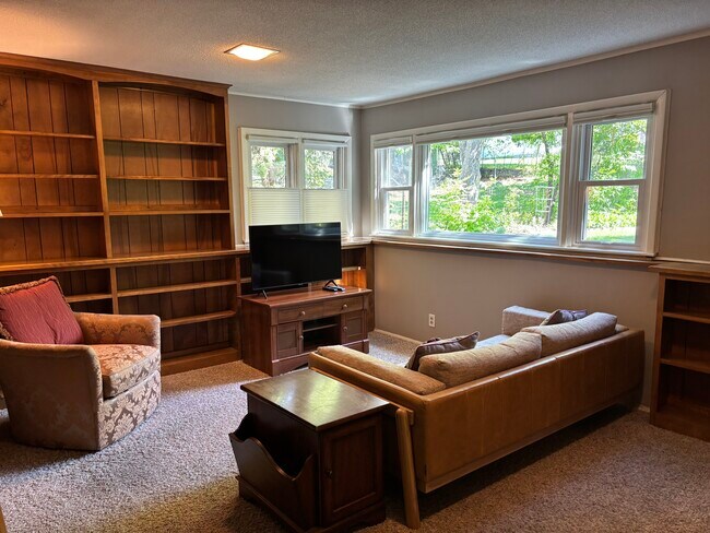 Photo - 1312 6th St SW Apartment Unit B
