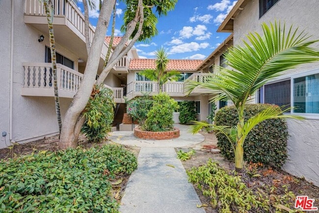 Photo - 2020 Graham Ave